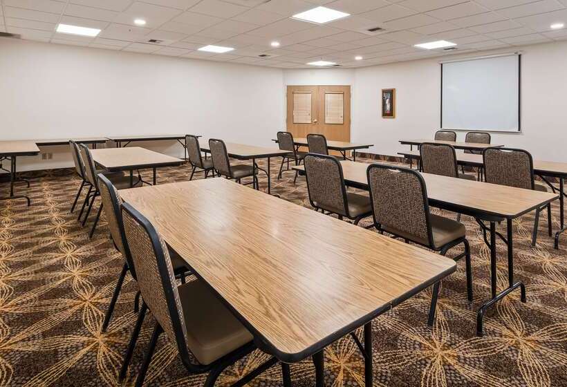 Отель Best Western Yellowstone Crossing