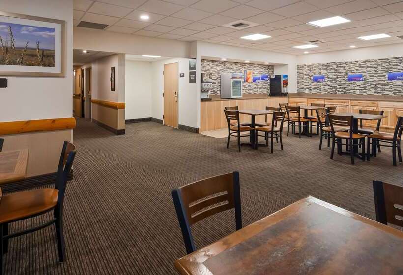Отель Best Western Yellowstone Crossing
