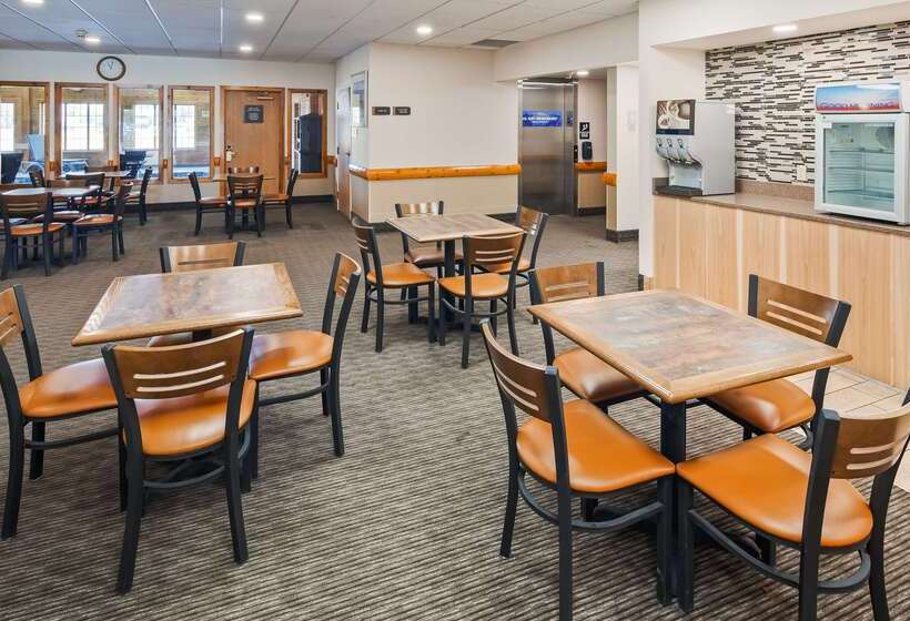 Отель Best Western Yellowstone Crossing