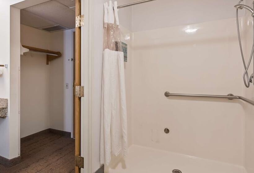 Отель Best Western Yellowstone Crossing