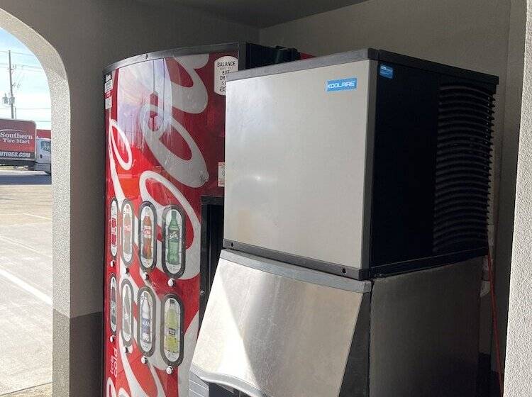 בית מלון כפרי Days Inn By Wyndham Gonzales