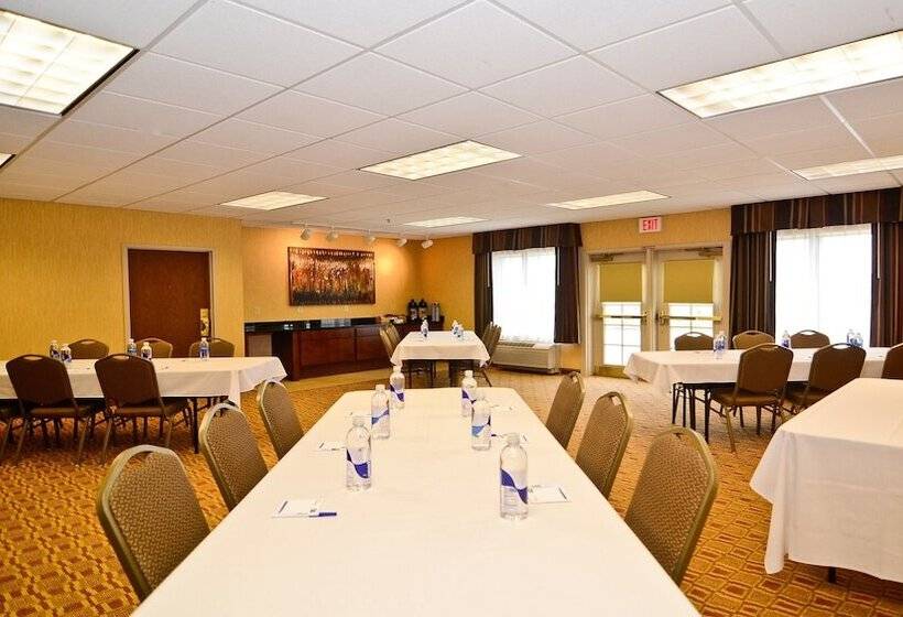 Holiday Inn Express Hotel & Suites Fort Atkinson, An Ihg