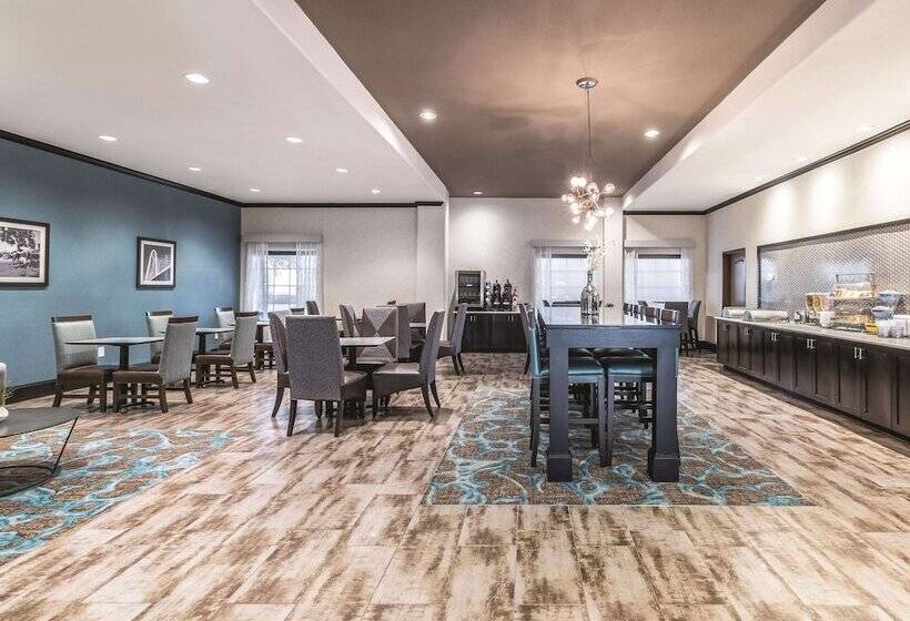 בית מלון כפרי La Quinta By Wyndham Dallas Grand Prairie South