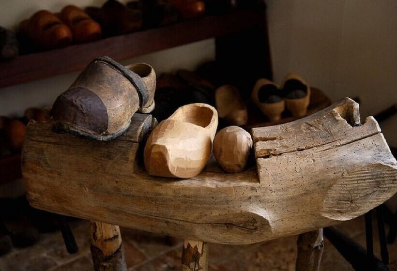 Отель Les Etangs De Guibert