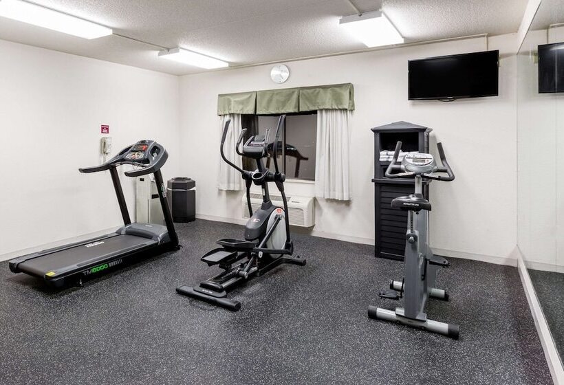 בית מלון כפרי Ramada By Wyndham Platte City Kci Airport