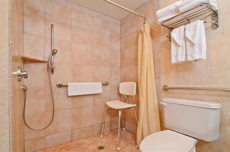 בית מלון כפרי Red Roof Inn & Suites Hazleton