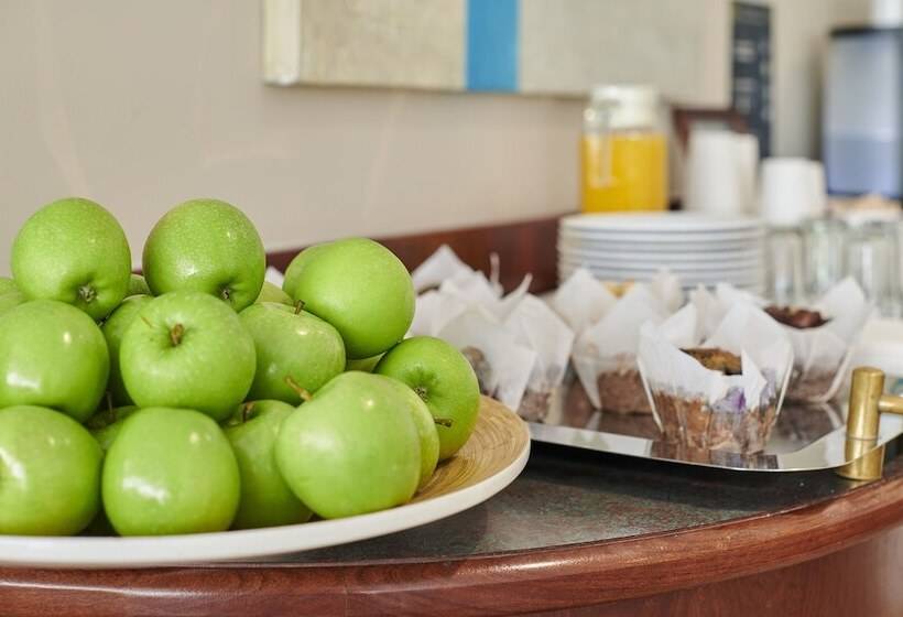 هتل Waves  Byron Bay