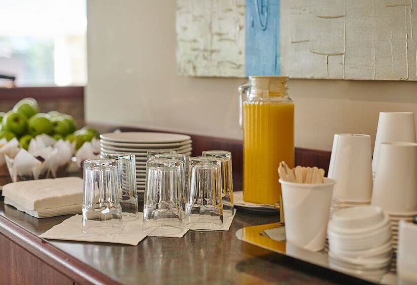 هتل Waves  Byron Bay