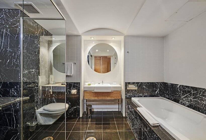 هتل Waves  Byron Bay