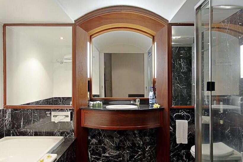 هتل Waves  Byron Bay