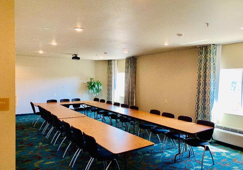 هتل Candlewood Suites Hot Springs, An Ihg