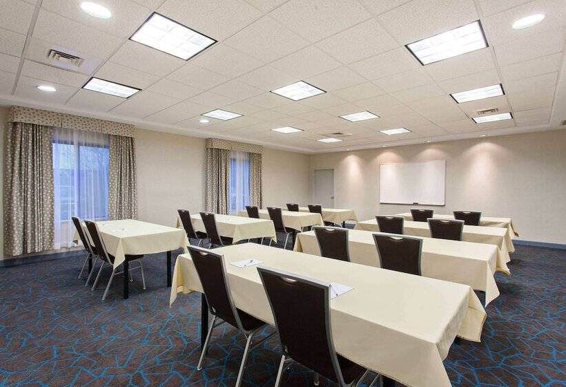 هتل Hampton Inn & Suites Clovisairport North
