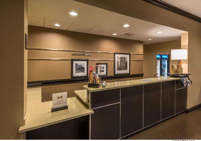 هتل Hampton Inn & Suites Reno