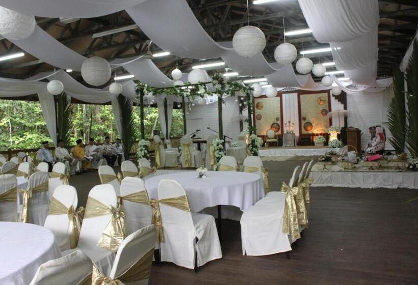 هتل Permai Rainforest Resort