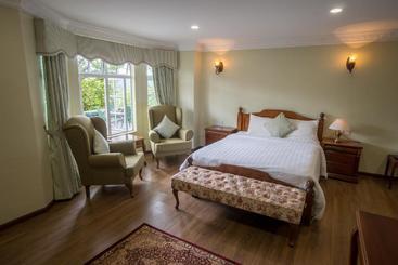هتل The Bala's Holiday Chalet