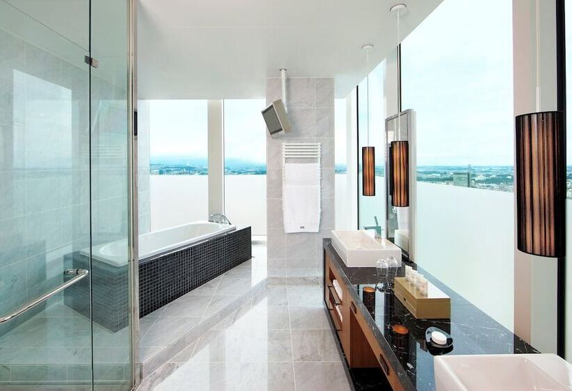 هتل The Westin Sendai