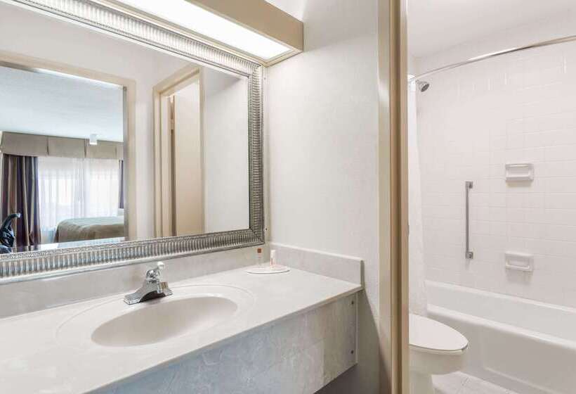 فندق Days Inn & Conf Center By Wyndham Southern Pines Pinehurst