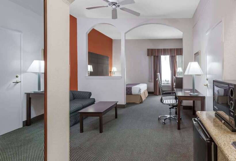 هتل Days Inn & Suites By Wyndham Pasadena