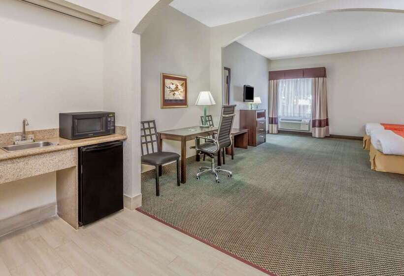 هتل Days Inn & Suites By Wyndham Pasadena