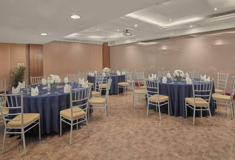 ホテル Holiday Inn & Suites Batangas Limapark, An Ihg