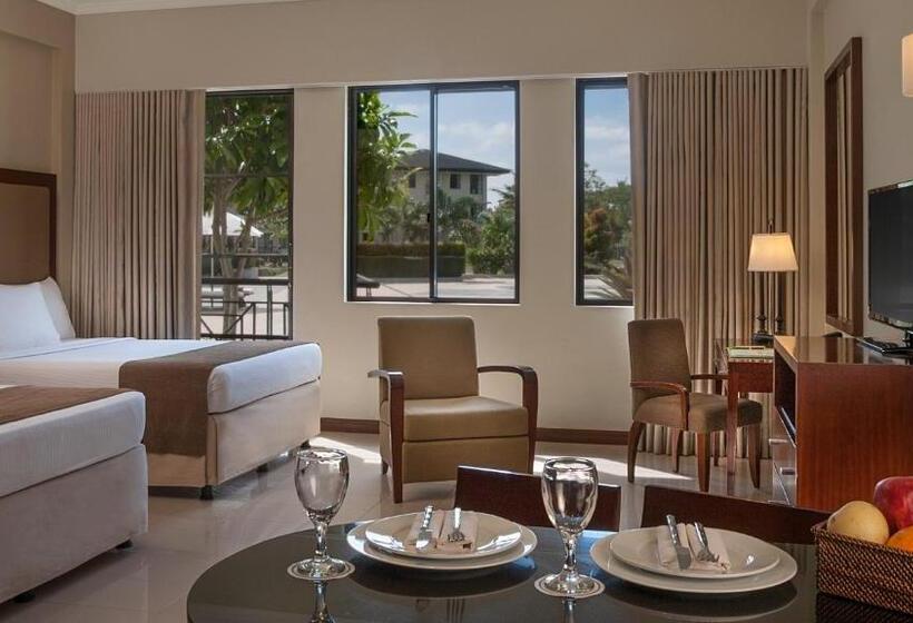 ホテル Holiday Inn & Suites Batangas Limapark, An Ihg