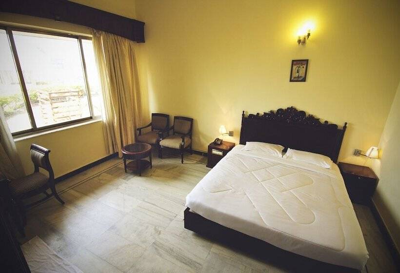 فندق Paradise Isle Beach Resort
