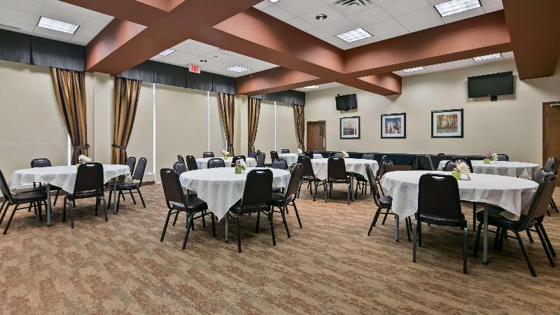 Отель Best Western Plus Chateau Inn Sylvan Lake