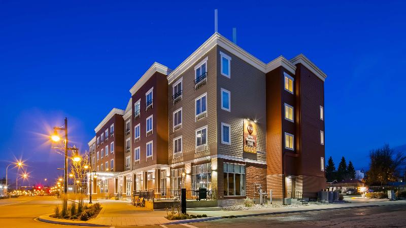 Отель Best Western Plus Chateau Inn Sylvan Lake