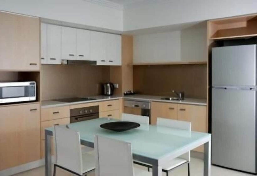 בית מלון כפרי Chancellor Executive Apartments