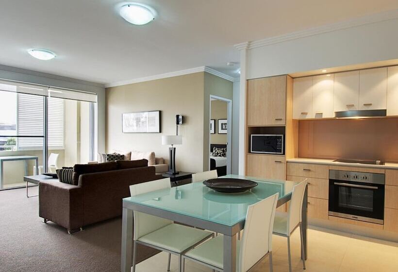 בית מלון כפרי Chancellor Executive Apartments