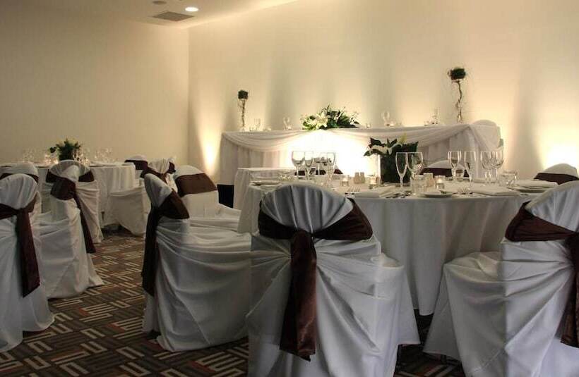 בית מלון כפרי Chancellor Executive Apartments