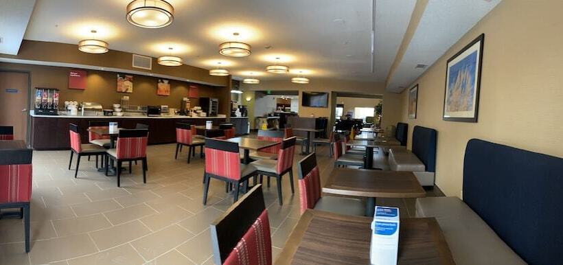 בית מלון כפרי Comfort Suites Auburn Near I69