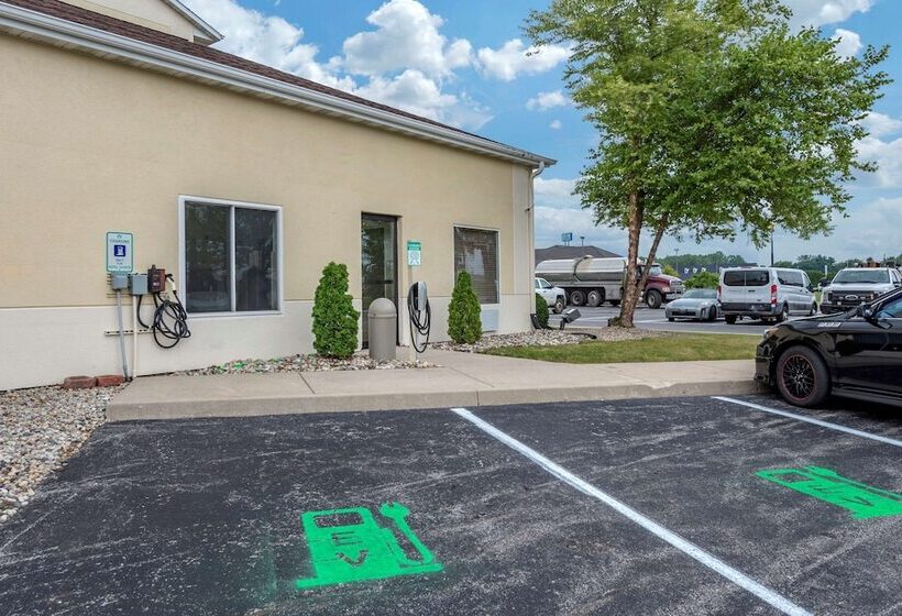 בית מלון כפרי Comfort Suites Auburn Near I69