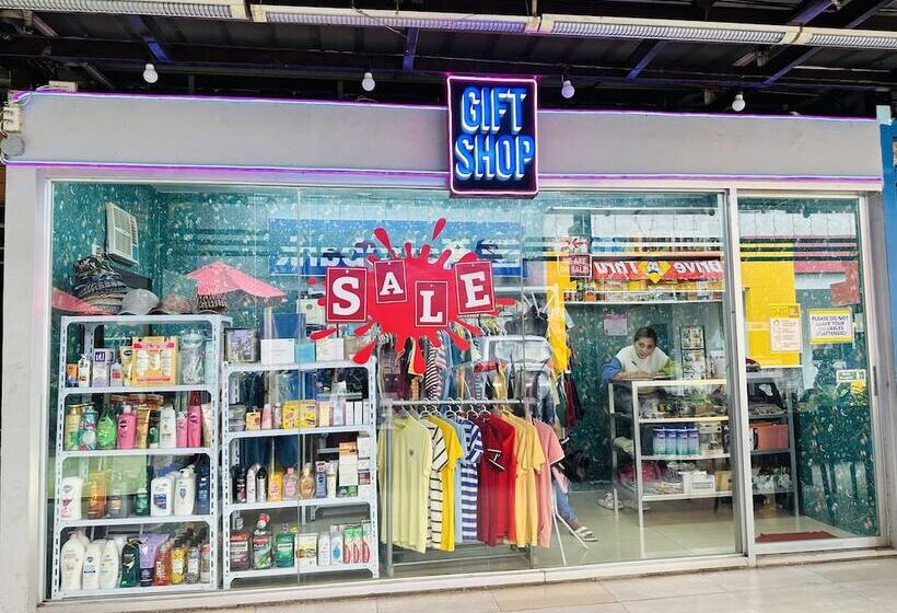 Dg Budget Hotel Salem