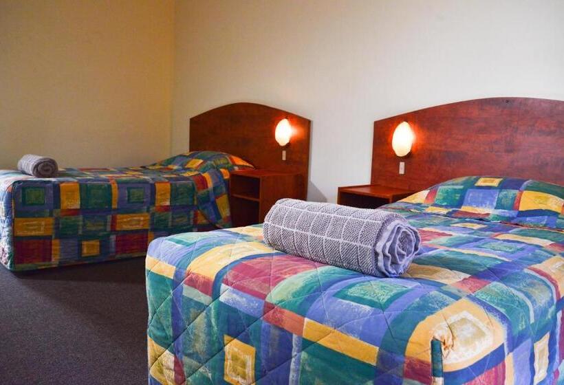 בית מלון כפרי Erldunda Desert Oaks Resort