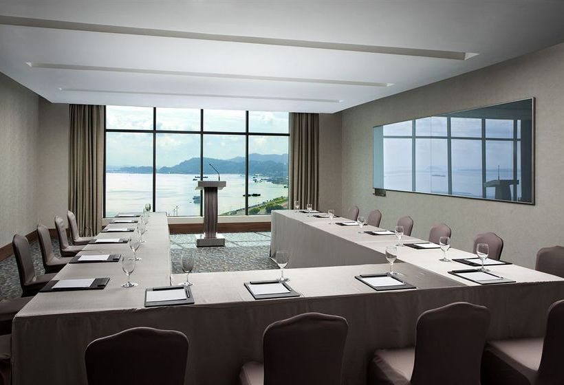 هتل Four Points By Sheraton Sandakan