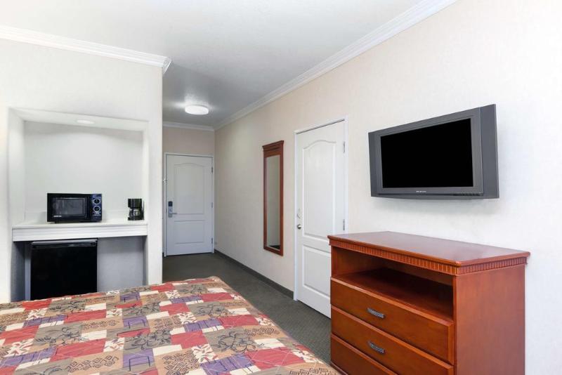 ホテル Howard Johnson By Wyndham Bakersfield