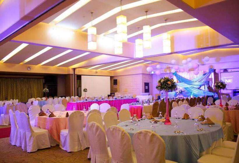 هتل Manila Grand Opera