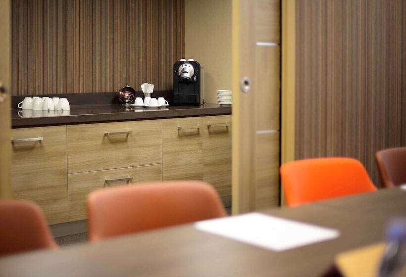 בית מלון כפרי Mercure Poitiers Centre