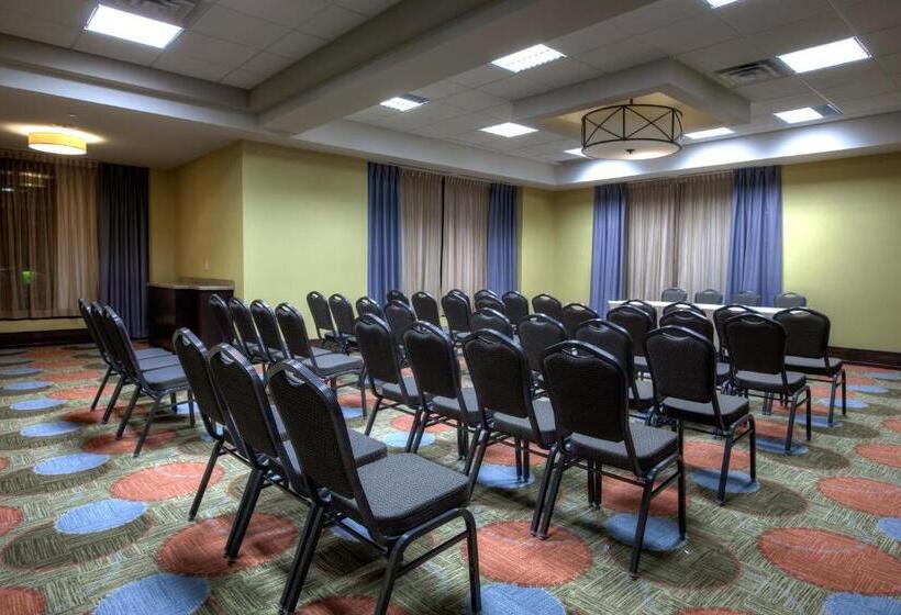 هتل Staybridge Suites Hamilton Downtown, An Ihg