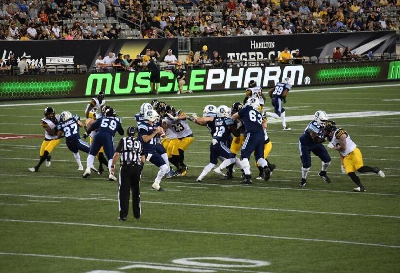 هتل Staybridge Suites Hamilton Downtown, An Ihg