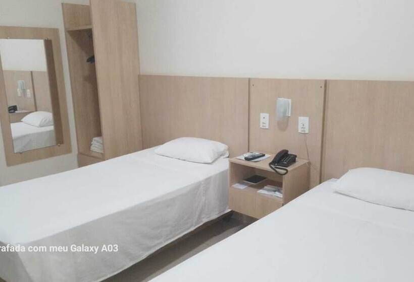 ホテル Victoria Plaza