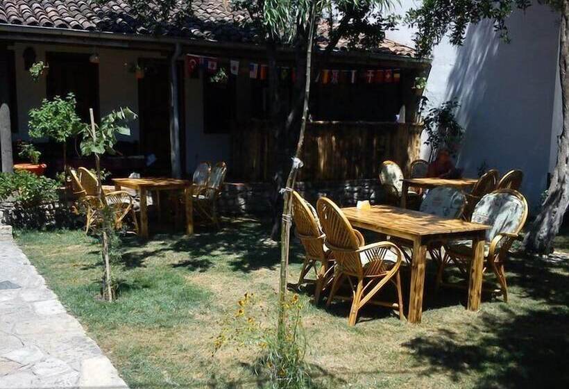 هتل Boomerang Guest House