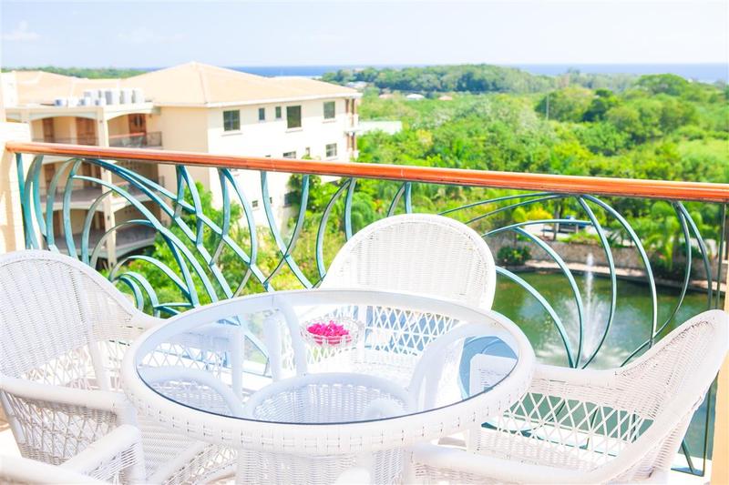 هتل Clarion Suites Roatan At Pineapple Villas