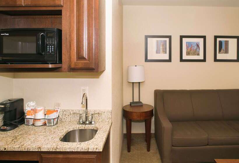 هتل Comfort Inn & Suites