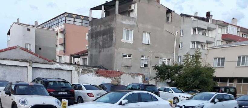 هتل Crowded House