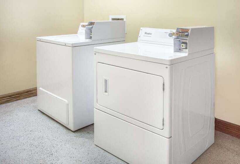 호텔 Days Inn By Wyndham Baytown East