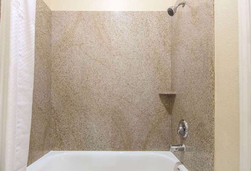 호텔 Days Inn By Wyndham Baytown East