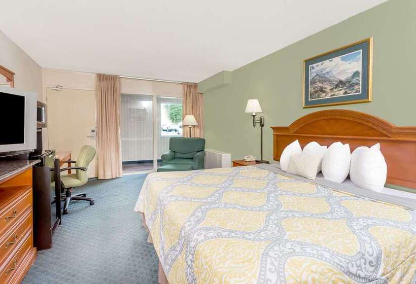 فندق Days Inn By Wyndham Cedar Falls University Plaza