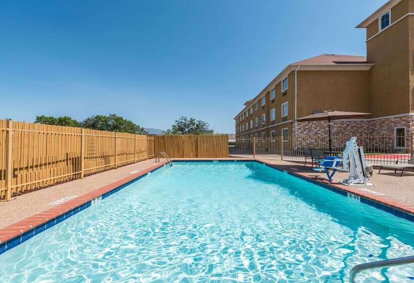 هتل Days Inn & Suites By Wyndham Cleburne Tx
